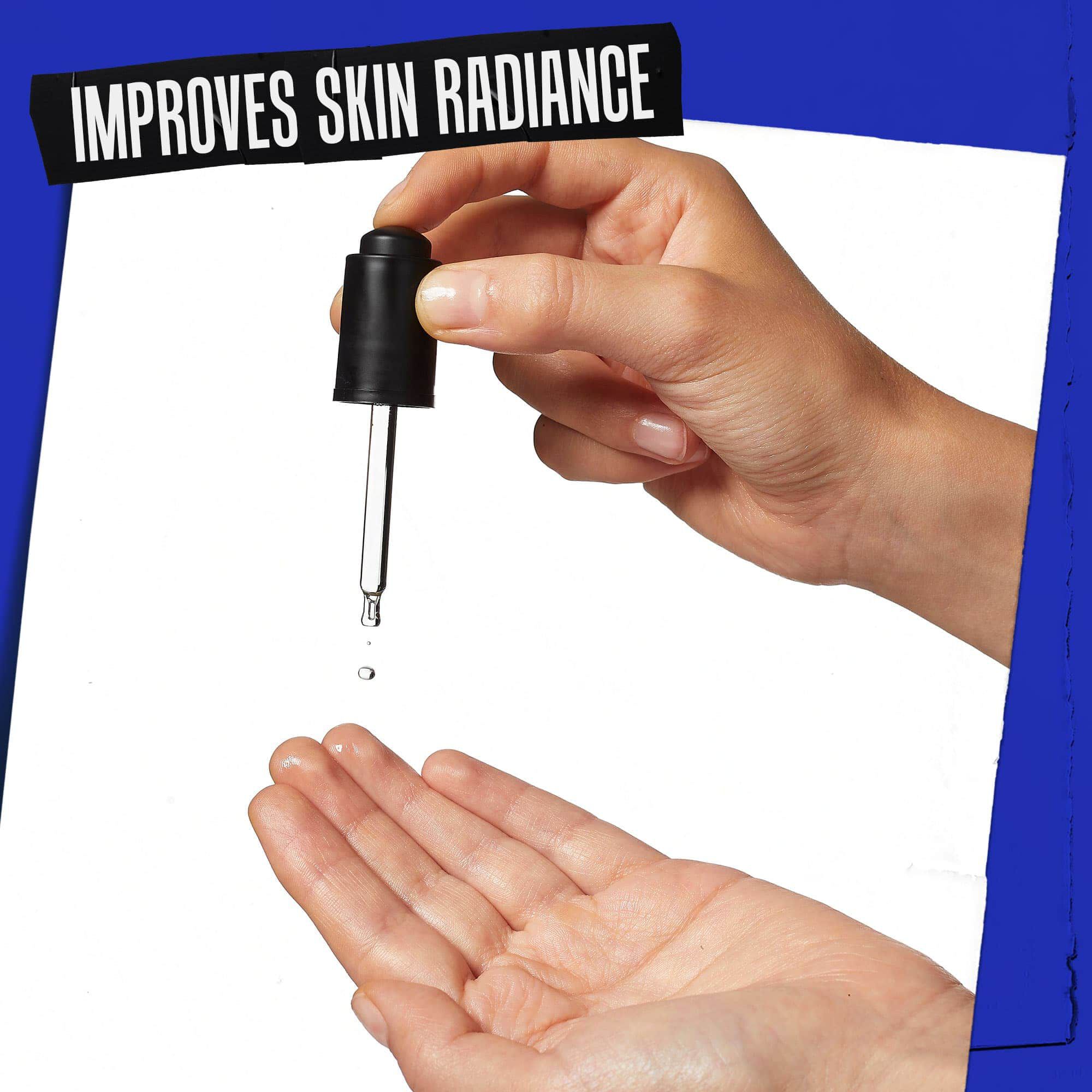 Eine Hand, auf die Midnight Recovery Concentrate getropft wird, mit der Aufschrift „Verbessert die Ausstrahlung der Haut“.