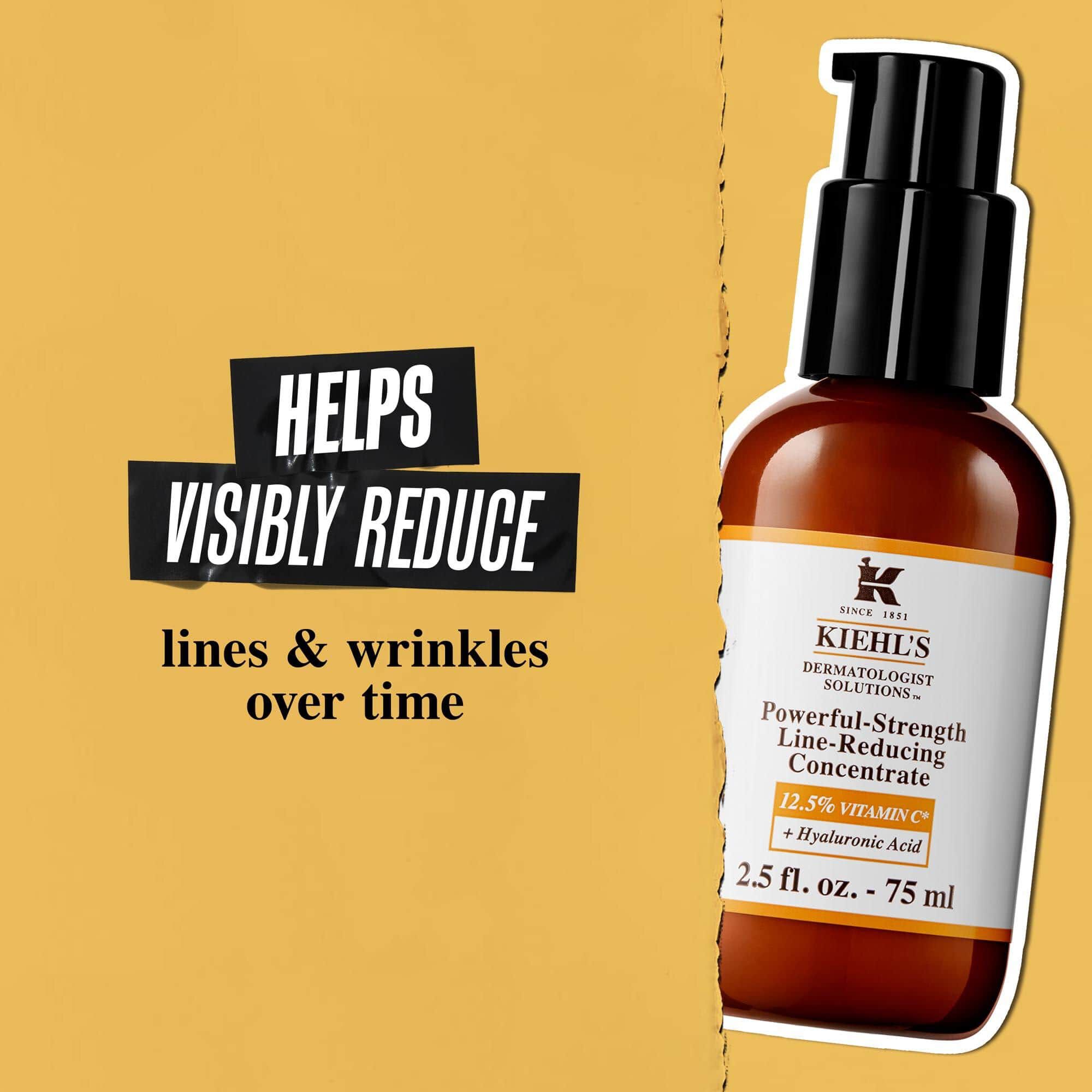 Eine Flasche Powerful-Strength Line-Reducing Concentrate vor goldenem Hintergrund. Der Text lautet: „Hilft, Linien und Falten mit der Zeit sichtbar zu reduzieren.“