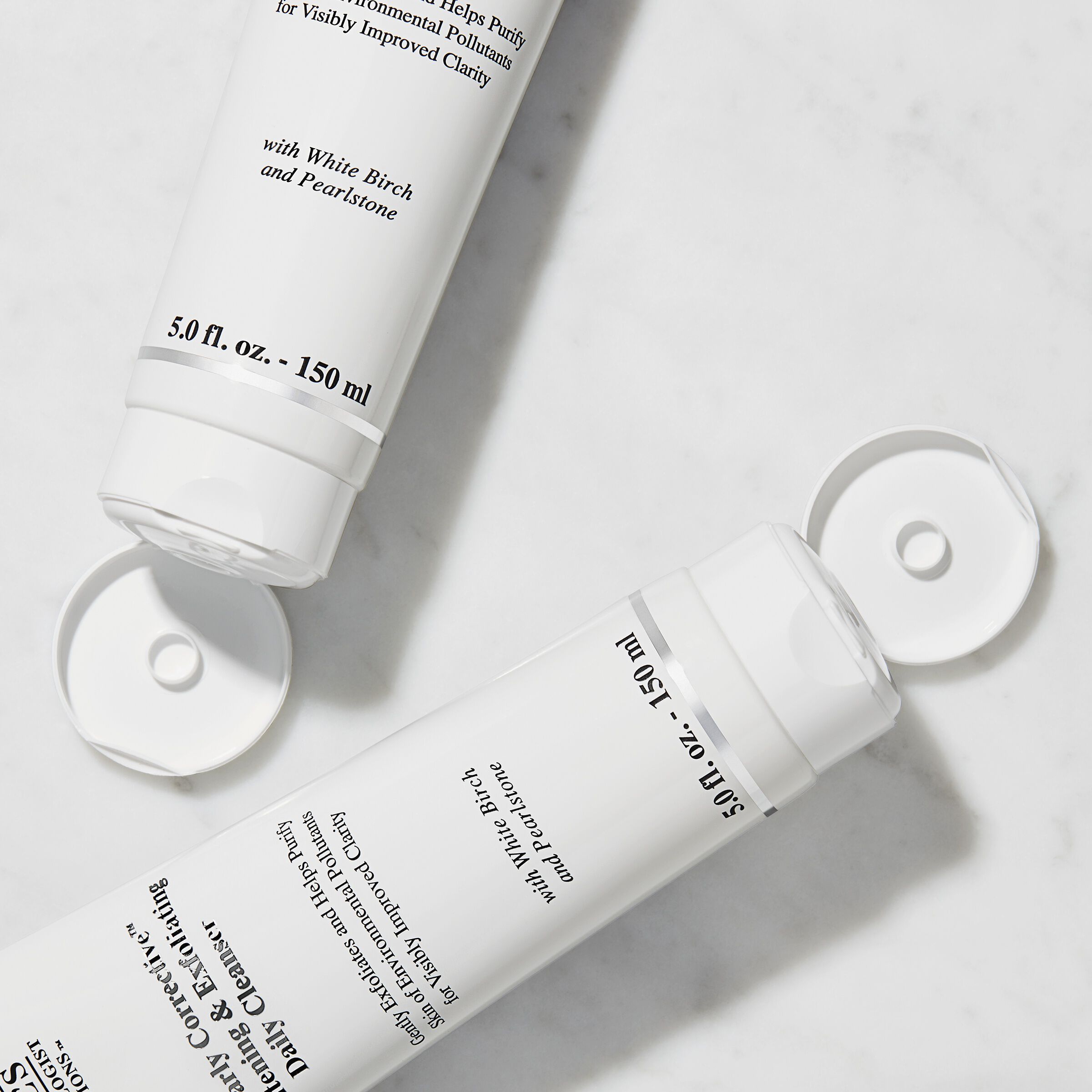 Clearly Corrective™ Brightening & Exfoliating Daily Cleanser Verpackung