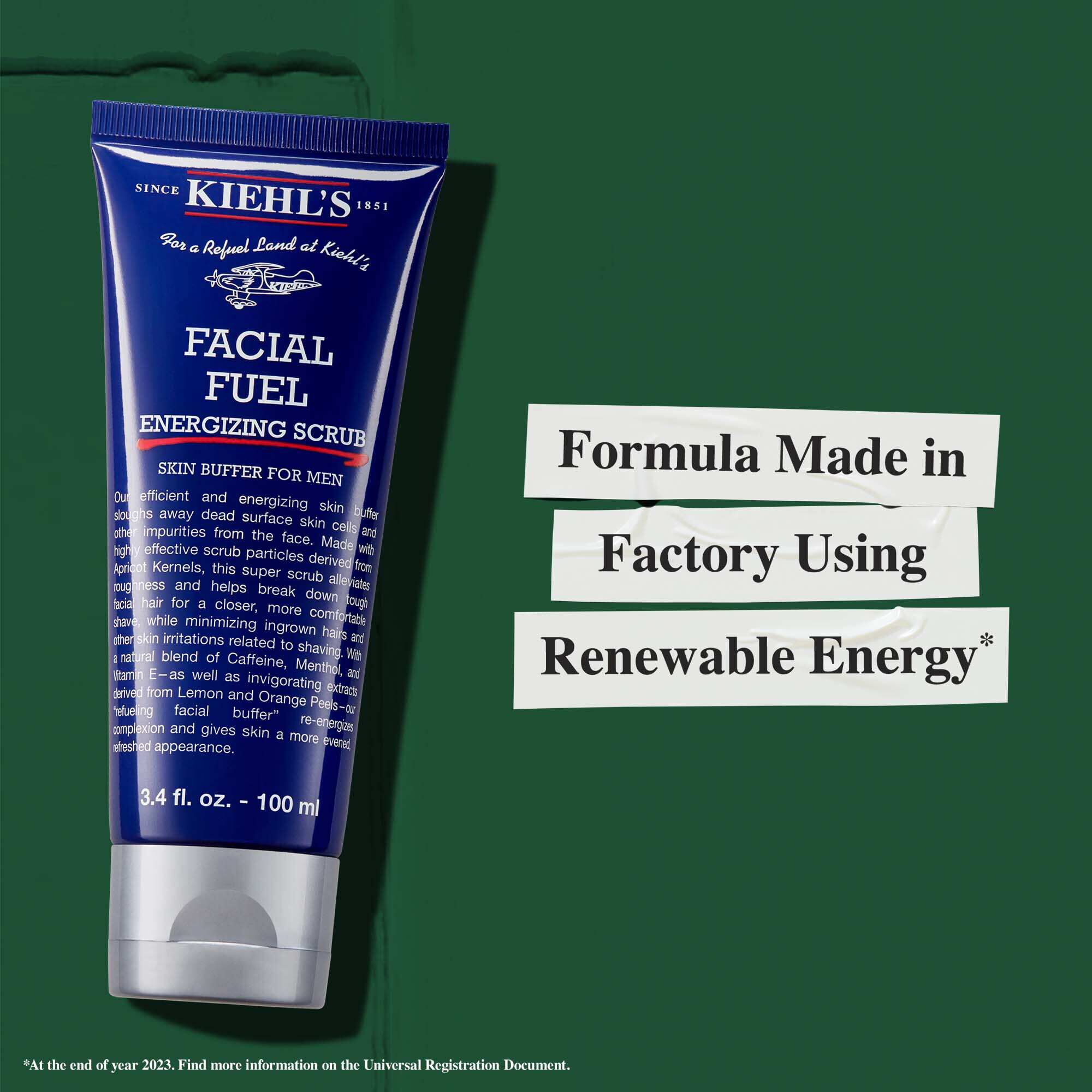 Tube Facial Fuel Energizing Scrub mit Text zur Nachhaltigkeit: „Formel hergestellt in einem Werk mit erneuerbarer Energie.“