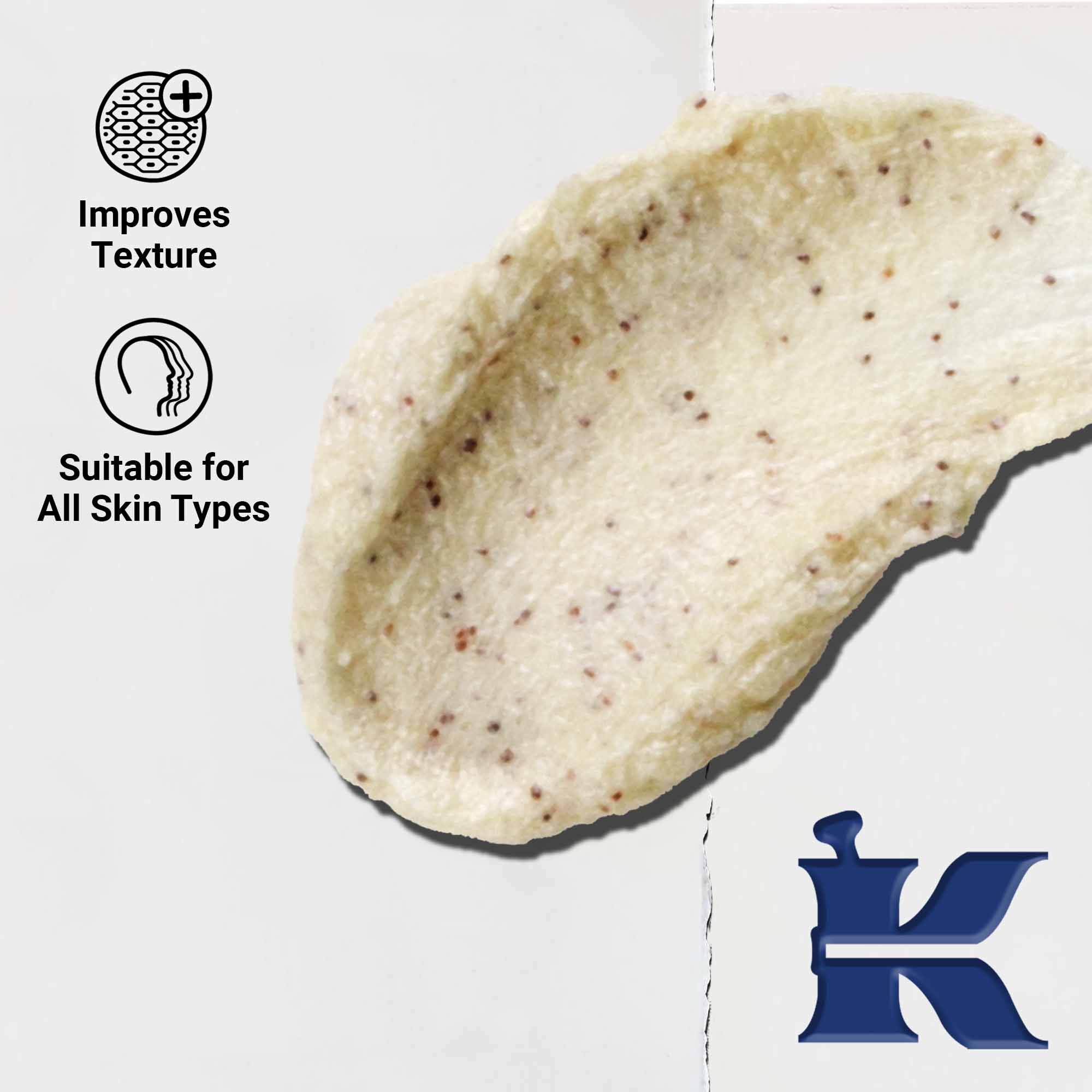 Nahaufnahme der Textur von Facial Fuel Energizing Scrub; Text hebt die Eignung fur alle Hauttypen und die belebende Exfoliation hervor.