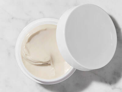 Ultra Facial Cream Dose von oben geoffnet