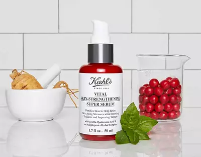 Anti-Stress Serum mit Antioxidantien und Hyaluron