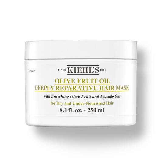 Weiße Kiehl's Olive Fruit Oil Deeply Reparative Hair Mask fur trockenes Haar, mit Oliven- und Avocadool, auf weißem Hintergrund.