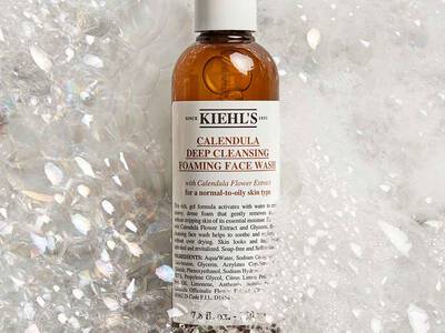 Kiehls Calendula Produkt in Schaum